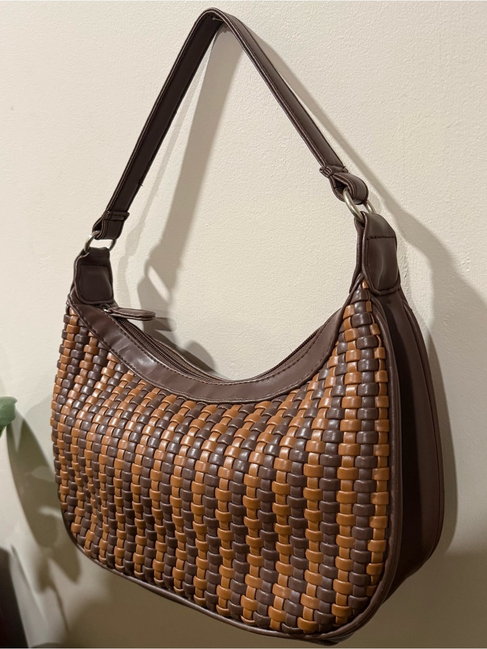 two-toned brown woven faux leather medium shoulder bag purse brand new - Picture 2 of 7